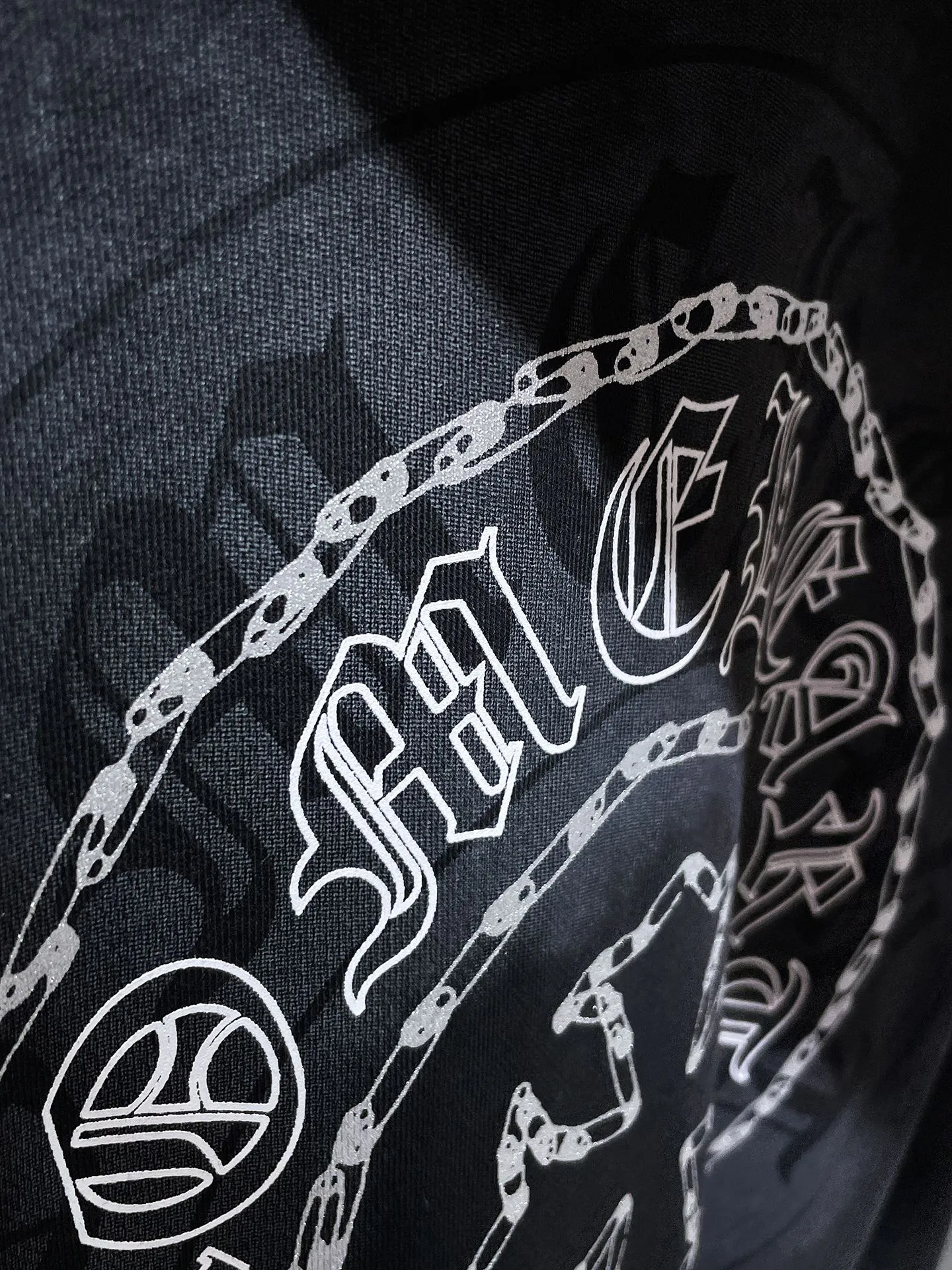 P250 Chrome Hearts Autumn and Winter 2025 Counter Synchronization ❤️ Chrome Sanskrit Cross Foamed Sweatshirt Improved Customized Version 1:1 High-Gram Weight High-Quality Fabric Recommended Color: White Black Size: S, M, L, XL